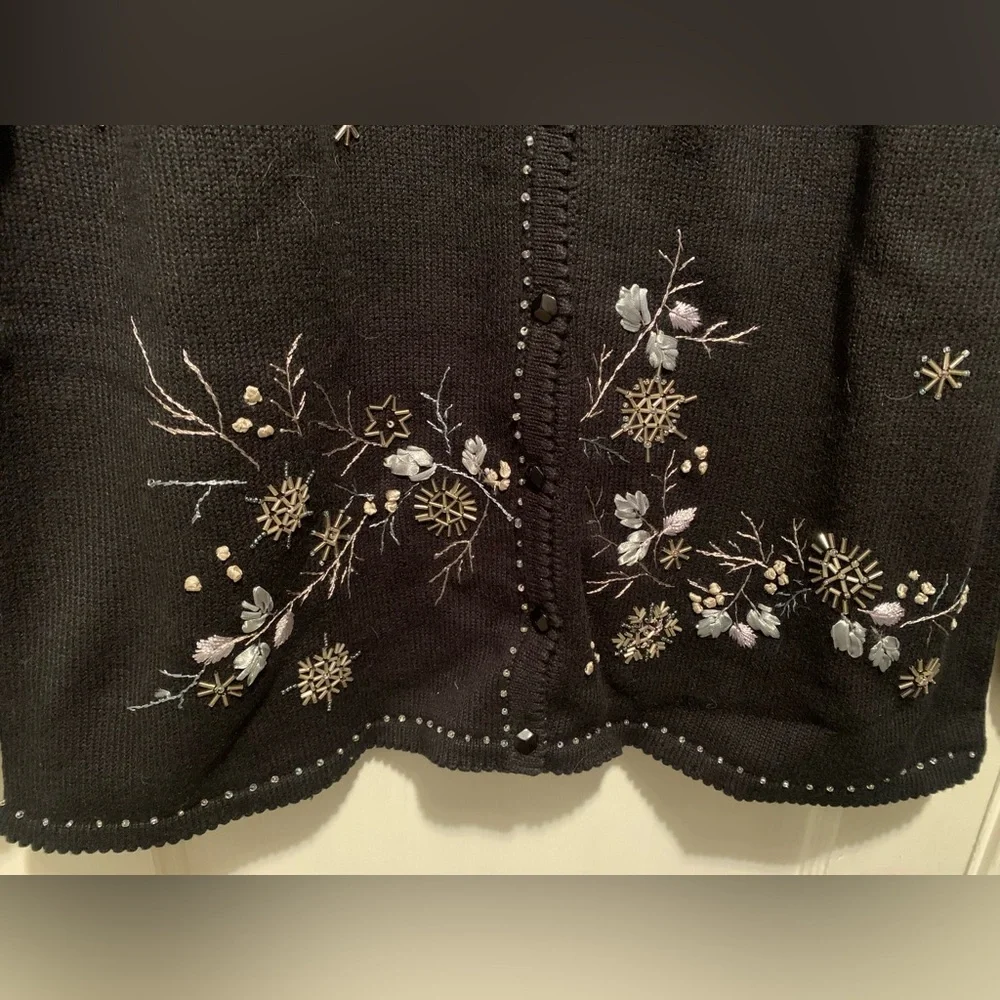 Stitches In Time NWT Black Snowflake Floral Cardigan Size L Beaded Embroidered - Picture 13 of 16
